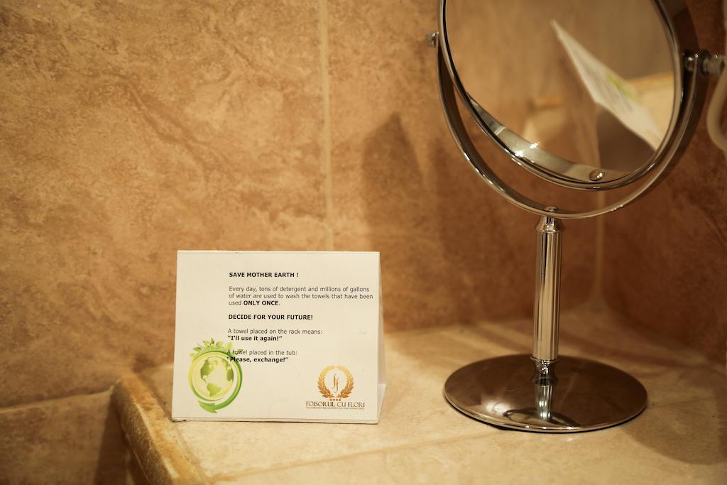Hotel Foisorul Cu Flori シナヤ 部屋 写真